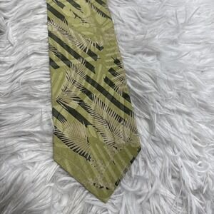 Tommy Bahama Men Floral Necktie Palm Tree Tropical Hand Made 100% Silk Tie Green
